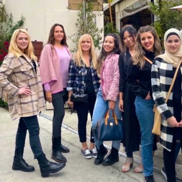 🤸🏽🛼LIVE SHOW ALERTS · I AM LIVE!✨🛍 - Picture 7 of 9